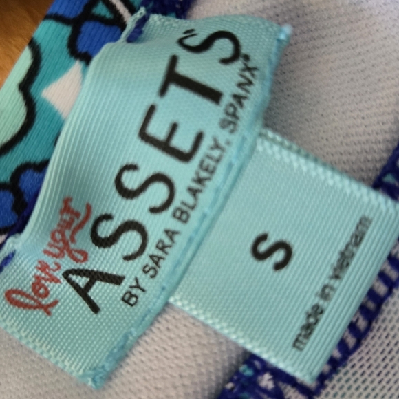 NWOT SPANX Blue One Piece Swimsuit with Textured Floral Design Small - Picture 2 of 2